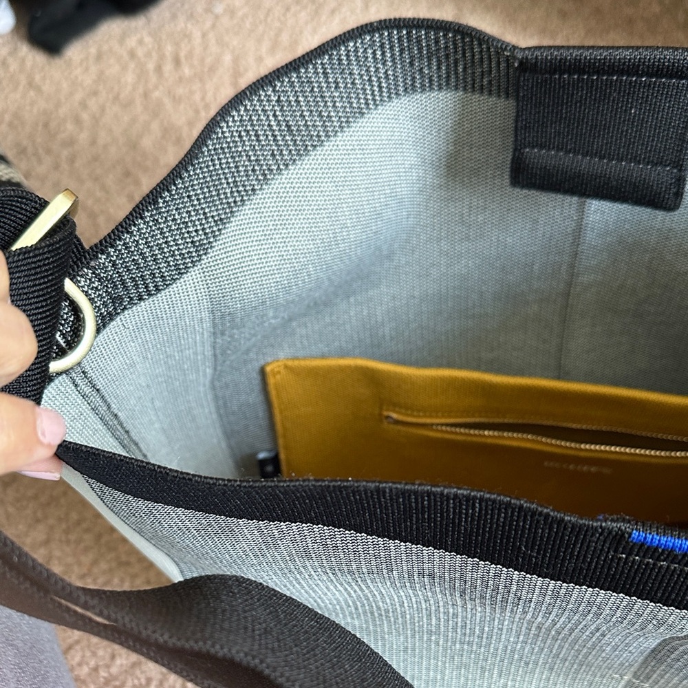 Stylish Gray and Black Tote Bucket Bag - Picture 5 of 10